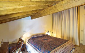 4 bedrooms, iron/ironing board, travel crib, free WiFi