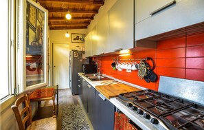 Frigorífic, microones, placa de cuina i rentaplats 