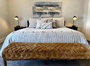 4 bedrooms, desk, free WiFi, bed sheets
