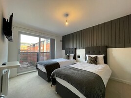 Luxury Apartment, Private Bathroom, City View | 2 bedrooms