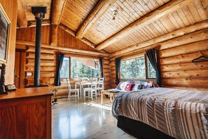 1 bedroom, travel cot, bed sheets