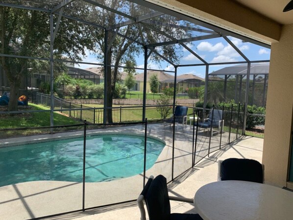 Outdoor pool - Beautiful 4 bedroom home with pool near to Legoland (Haines City)