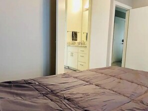 3 多间卧室、办公桌