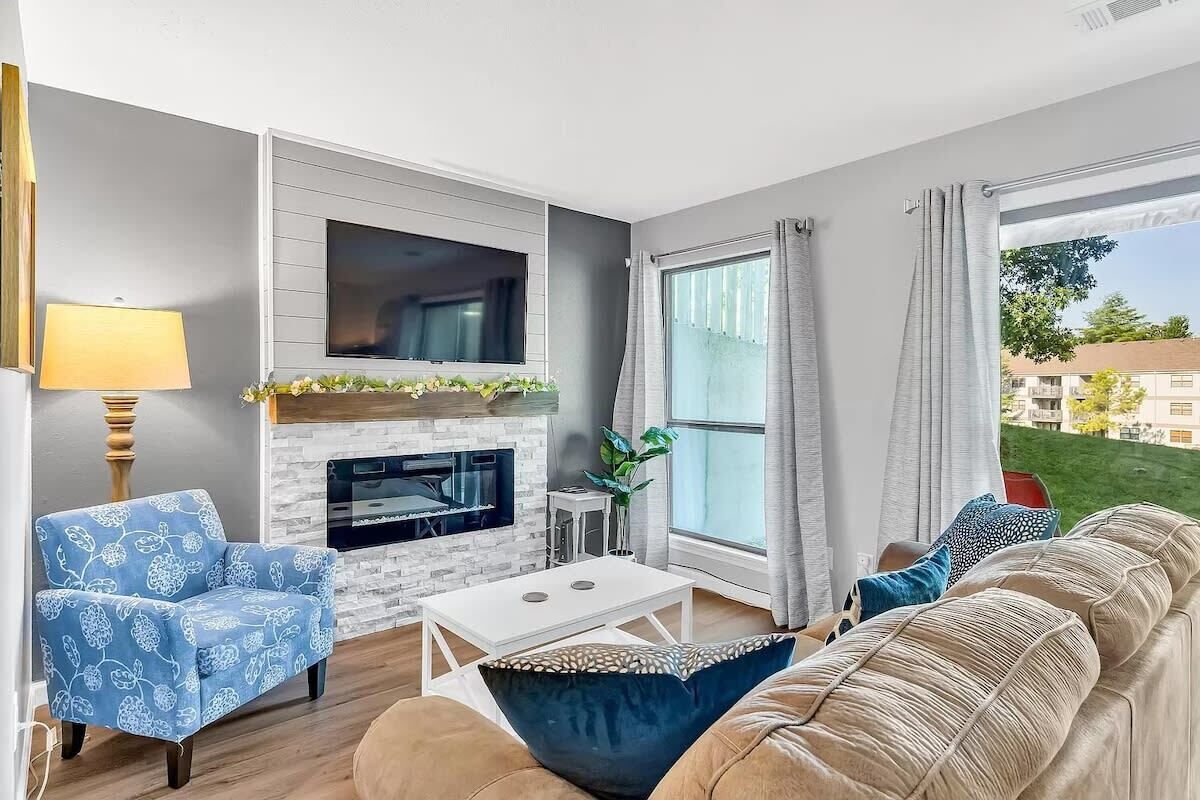 TV, fireplace, offices