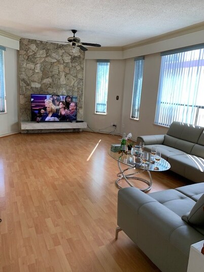 Stylist 3-Bedroom Vancouver Retreat with View and Private Patio