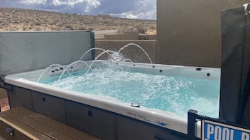 Bain à remous extérieur