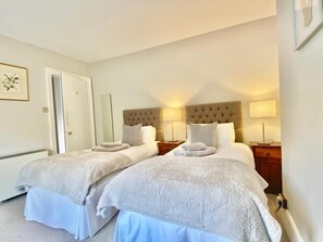 3 chambres, fer et planche à repasser, lit parapluie, Wi-Fi gratuit