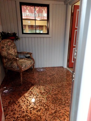 Interior - Lovely Themed house - 5 Minutes from the Lake and Golf Course! (El Reno)