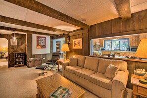 TV, fireplace, books - Amish Country Apartment w/ Cozy Fireplace! (New Holland)