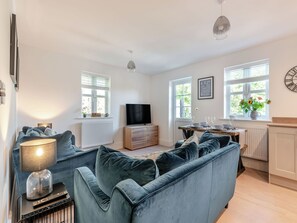 Living area - 2 bedroom accommodation in Brockenhurst (Brockenhurst)