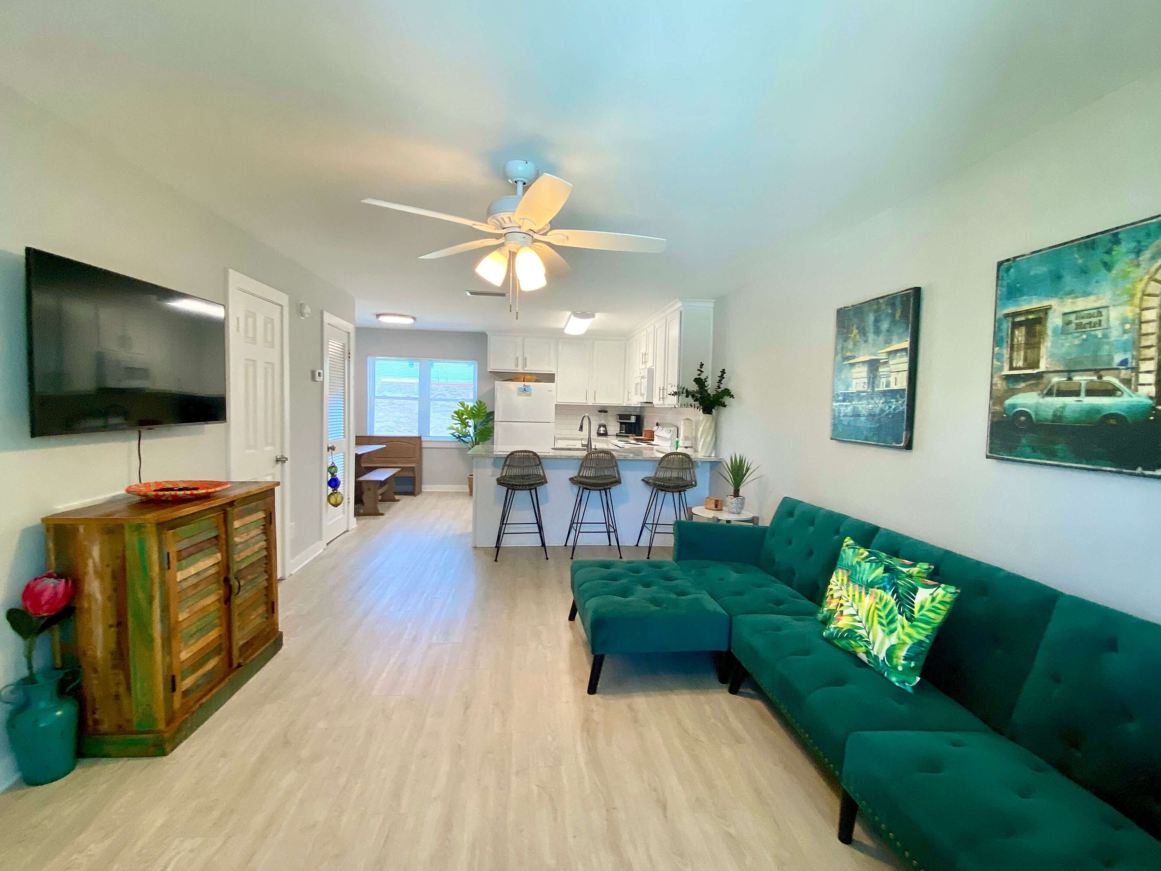 Sand Dollar 2 - Walking distance to Hangout! Beautifully redone condo!