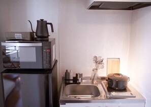 冰箱、微波炉、炉灶、厨具/餐具