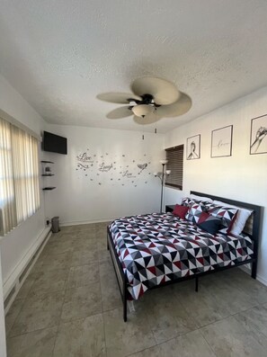 1 habitación, tabla de planchar con plancha y wifi gratis 