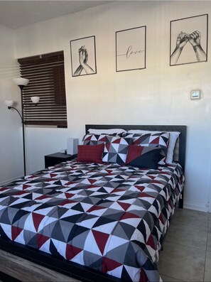 1 bedroom, iron/ironing board, free WiFi - Luxurious NYC Retreat / Central Location / Wi-Fi (Freeport)