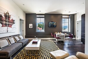 Condo | Área de estar | TV de tela plana 40 polegadas com canais a cabo, TV