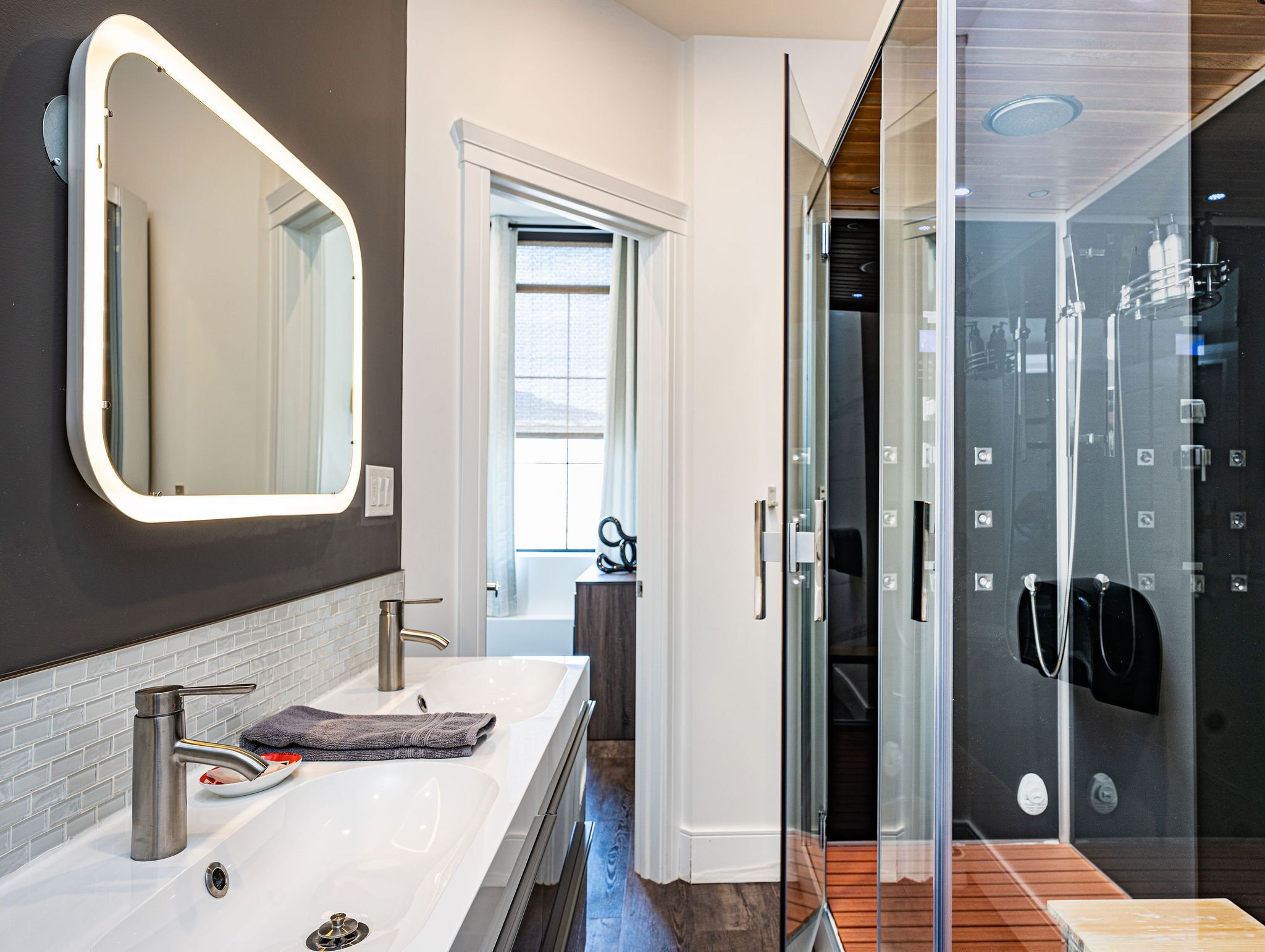 Condo | Salle de bain | Séchoir à cheveux, serviettes fournies, shampooing