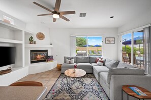 Smart TV, fireplace