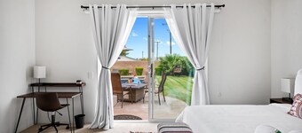 Unique Bermuda Escape with Pool/Spa & King Size Bed!