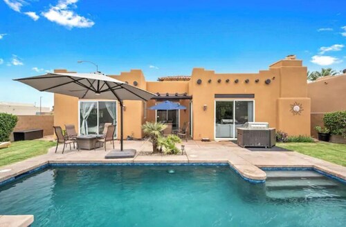 Unique Bermuda Escape with Pool/Spa & King Size Bed!