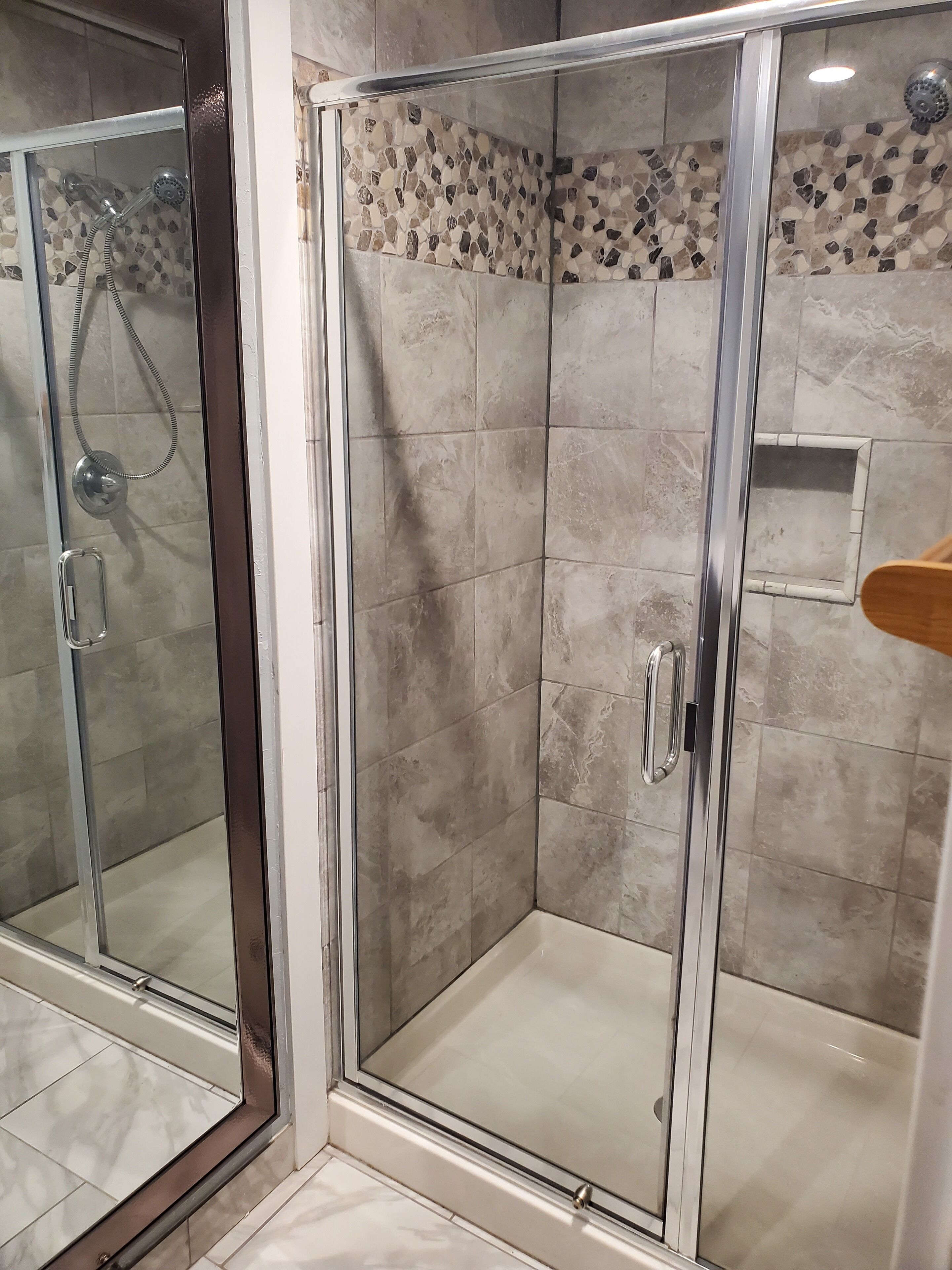 Ensemble douche/baignoire, baignoire à jets, serviettes fournies