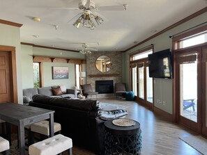 スマートテレビ、暖炉