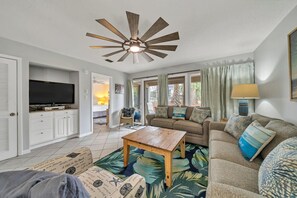 TV - Beach Service Included, Pet Friendly! Pickle Ball Courts , CLM 11A! (Destin)