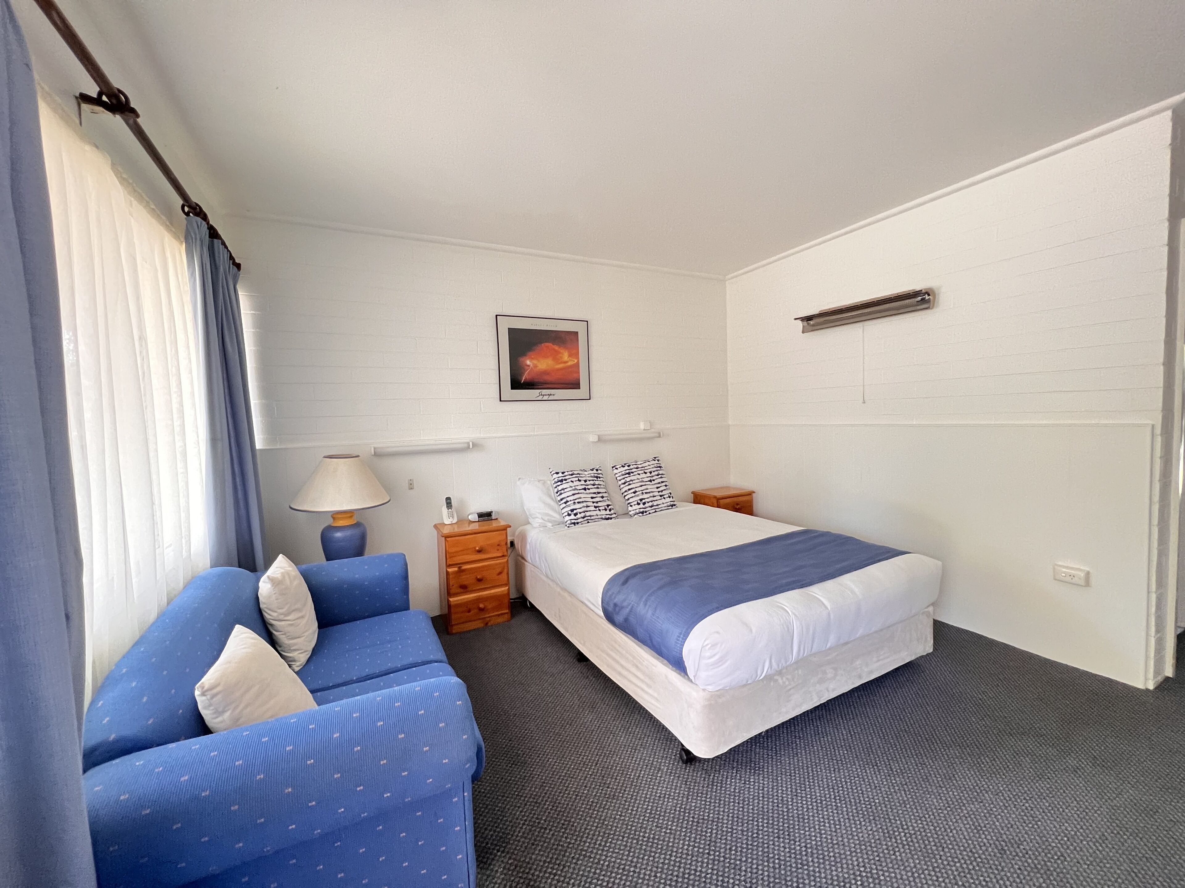 Free WiFi, bed sheets