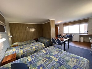 Deluxe Family Room Sleeps 7 Max