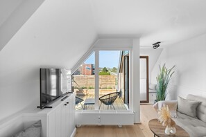 TV, stereo - Arielle - Charmante und neu Sanierte Ferienwohnung im Herzen von Wenningstedt auf Sylt! (Wenningstedt-Braderup (Sylt))
