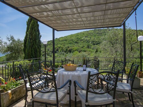 Alleinstehendes Ferienhaus mit  W-LAN, Whirlpool, privatem Pool, TV, Terrasse, Haustiere erlaubt