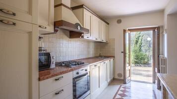 Oven, dishwasher, highchair