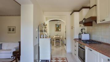 Oven, dishwasher, highchair