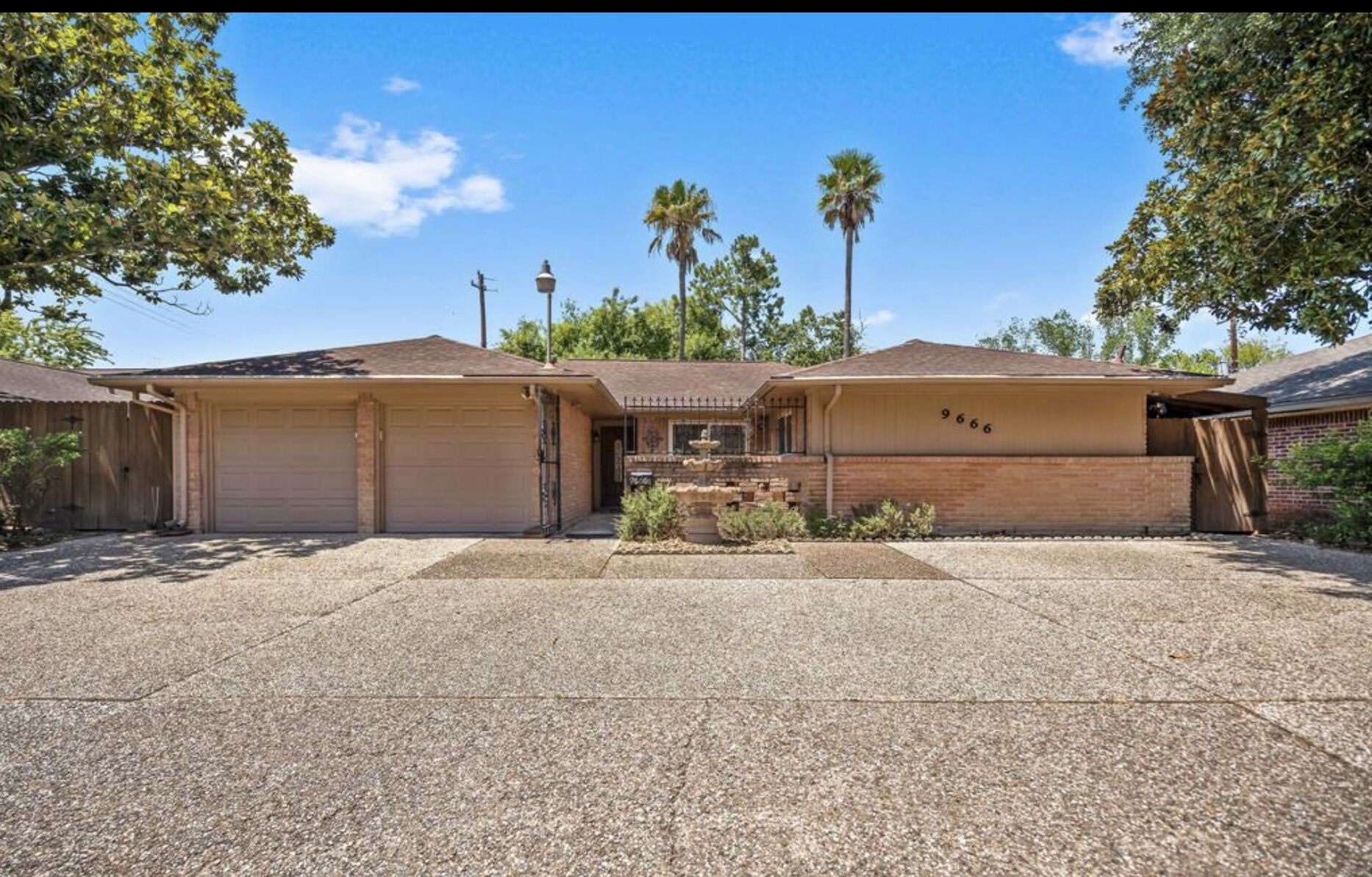 Resort Like home In Galleria Area with pool 