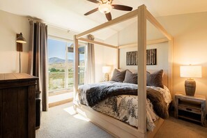 3 bedrooms, desk, free WiFi, bed sheets - Luxury Townhome, Theater & Family Room, Hot Tub! 2 Masters (Kamas)