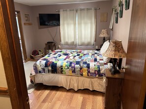 3 bedrooms, iron/ironing board, travel cot, free WiFi