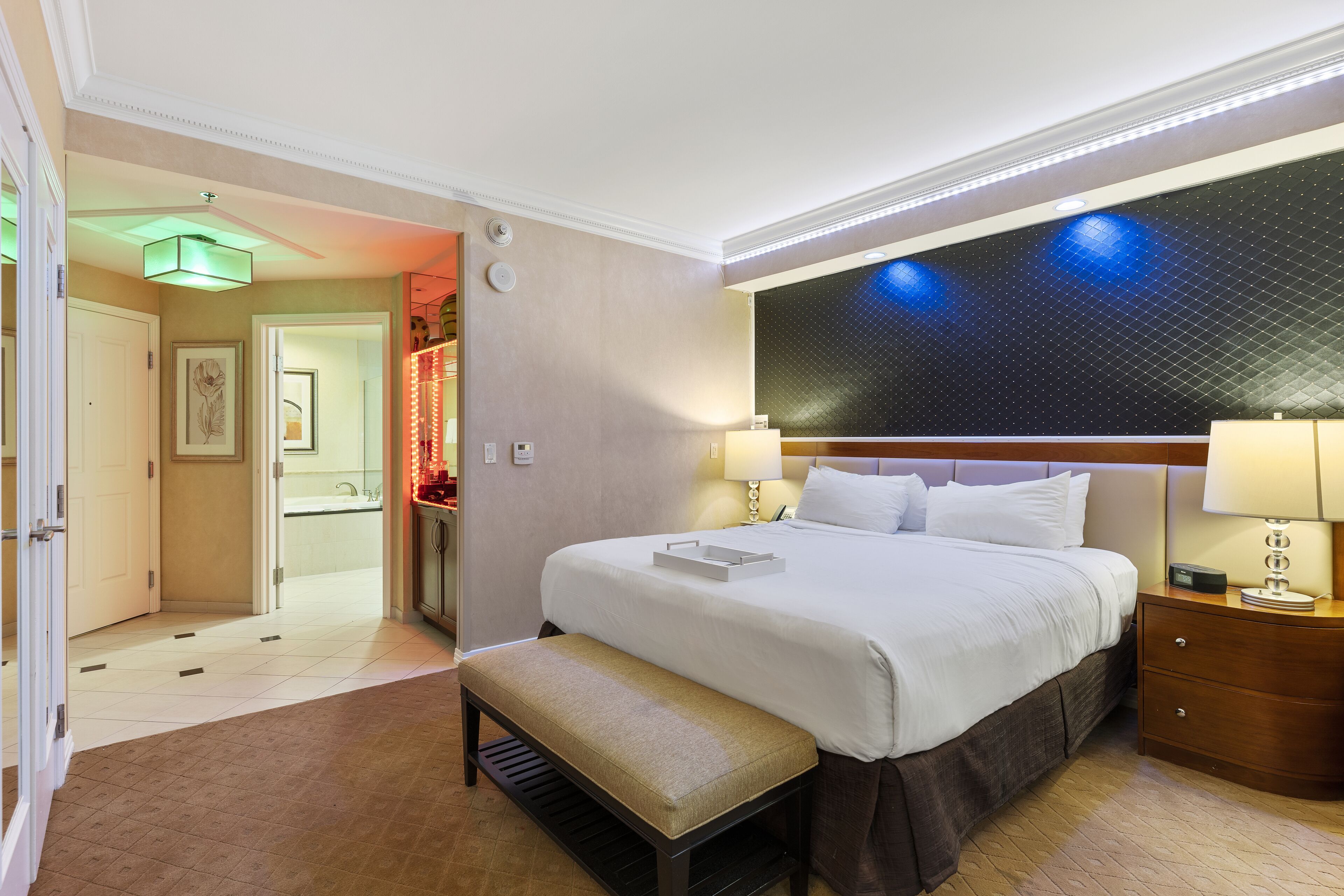 LuxeVegas2/SignatureMGM/SkyLoft/SmartRoom/Pools/Casino/Strip