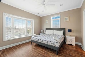 8 slaapkamers, een strijkplank/strijkijzer, gratis wifi, beddengoed
