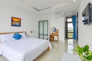 1 Schlafzimmer, Zimmersafe, Schreibtisch, Bügeleisen/Bügelbrett