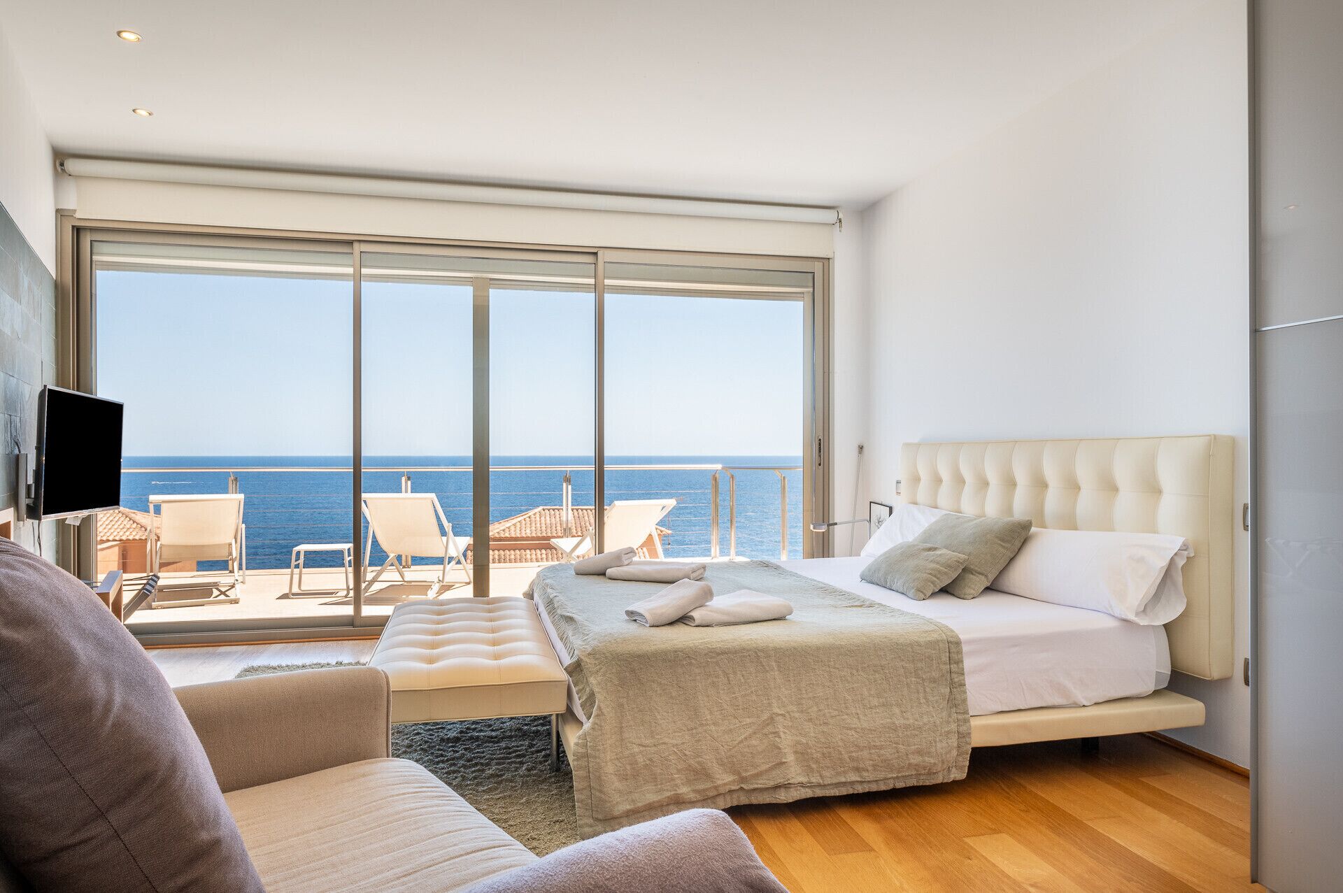 3 makuuhuonetta, silitysrauta/-lauta, ilmainen Wi-Fi, vuodevaatteet