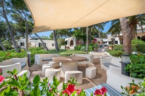 Outdoor dining - Villa Claramunda (Cala d'Or)
