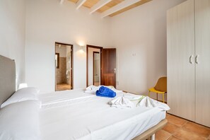 4 habitaciones, tabla de planchar con plancha y wifi gratis 
