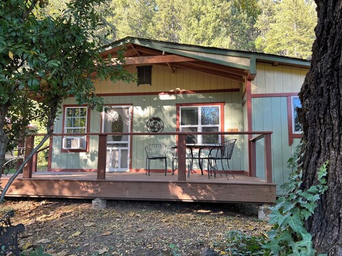 cottage 2. 2 bedrooms, 2 bathrooms, full kitchen and front porch