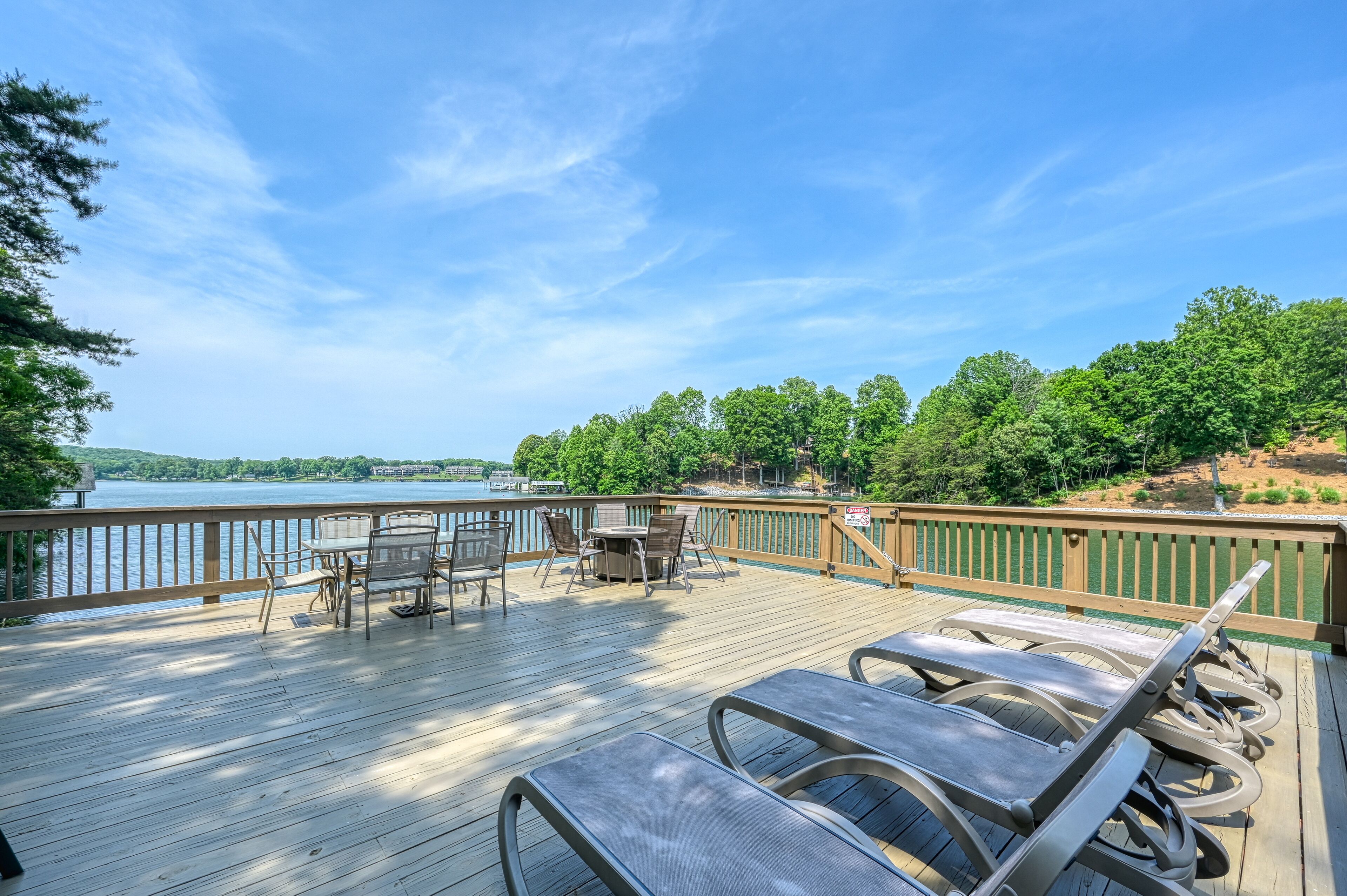 Lakefront estate with amazing views, 2-story dock, private hot tub & pool table