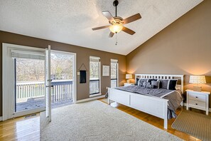 4 bedrooms, iron/ironing board, internet, bed sheets