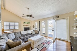 TV, DVD player, books, stereo