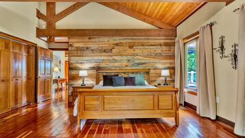 4 makuuhuonetta, silitysrauta/-lauta, internet, vuodevaatteet