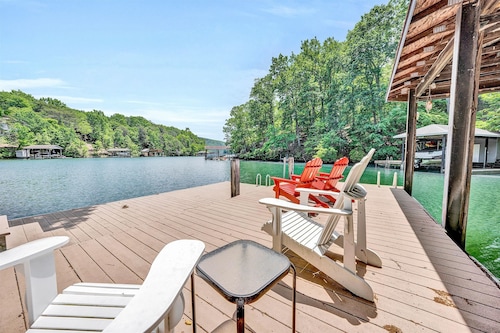 Lakefront home with private hot tub, balcony, dock, & pool table
