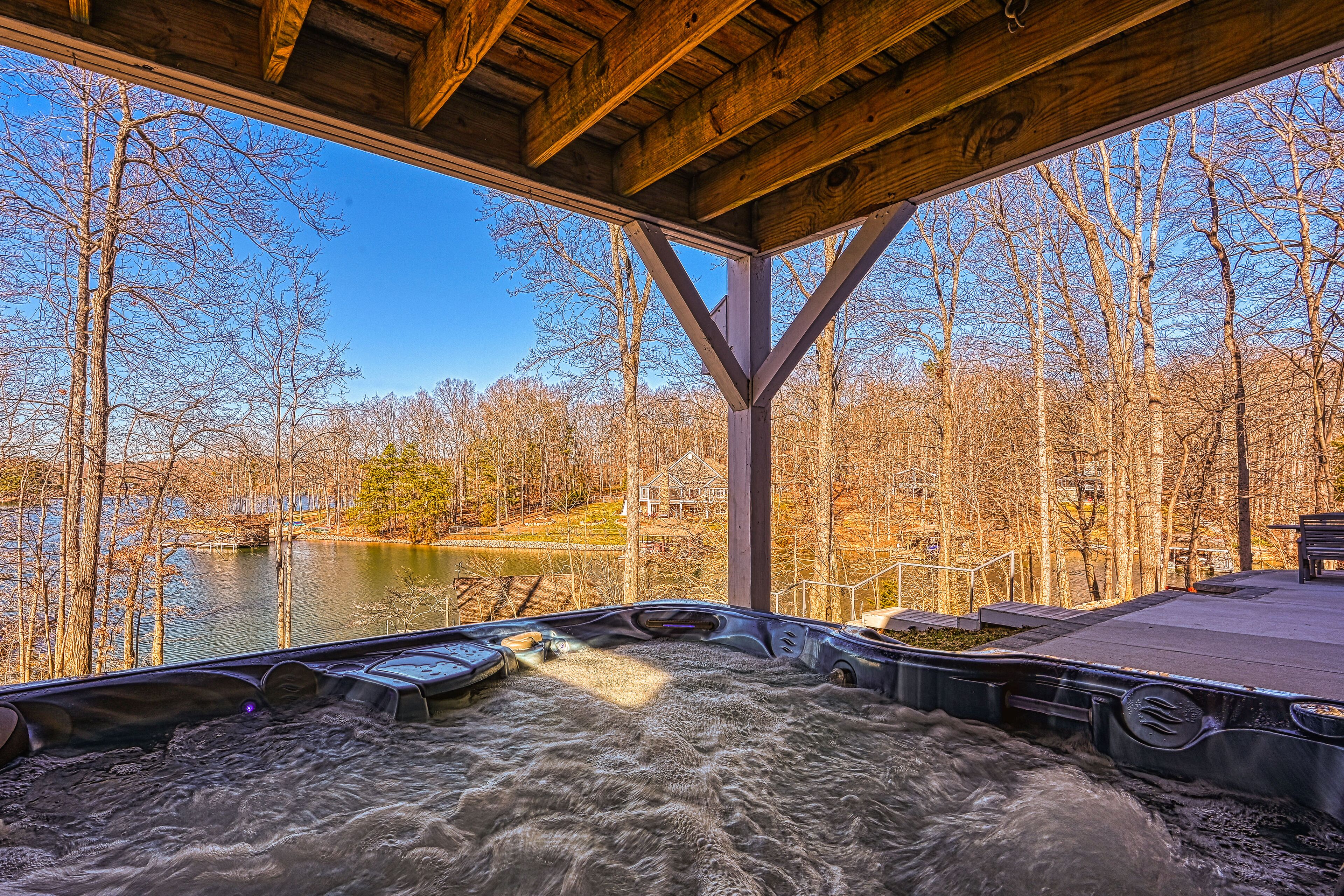 Tina de hidromasaje al aire libre