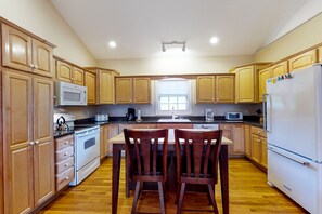 KĂŒhlschrank, Mikrowelle, Ofen, Herdplatte