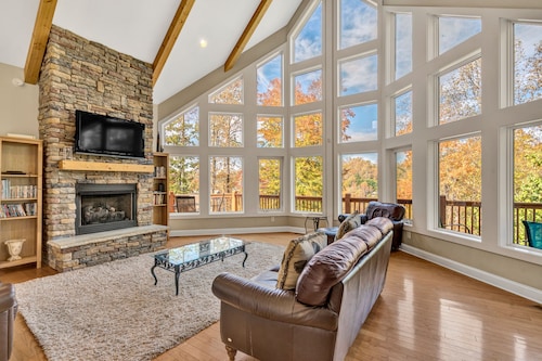 Custom Lakefront home with 2-story dock, Wifi, Game Room and Fireplace